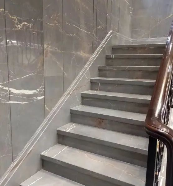 天然大理石,让楼梯变成一道亮丽的风景线