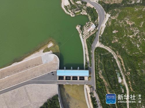 这是7月16日拍摄的官厅水库大坝(无人机照片.