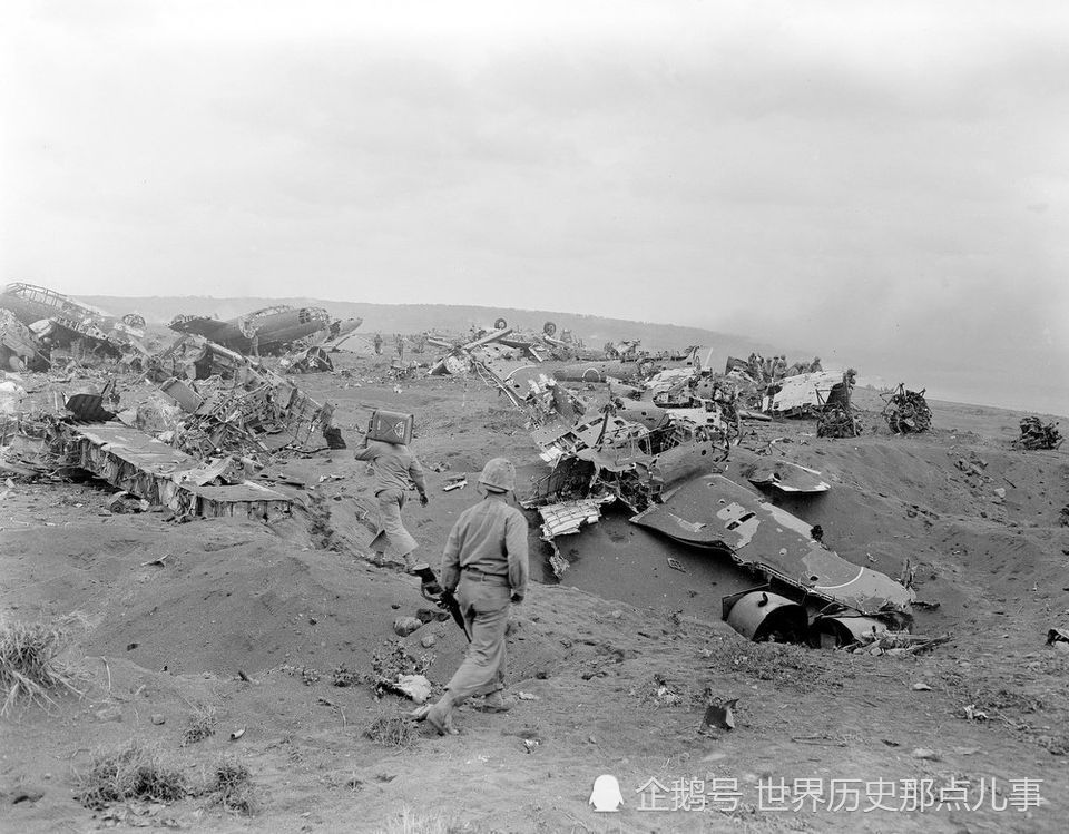 10张罕见二战老照片真实的硫磺岛之战有多惨烈美军跪地祈祷