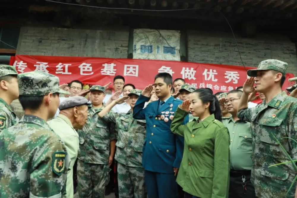 “走，去支援 ！”退役老兵自发上前线