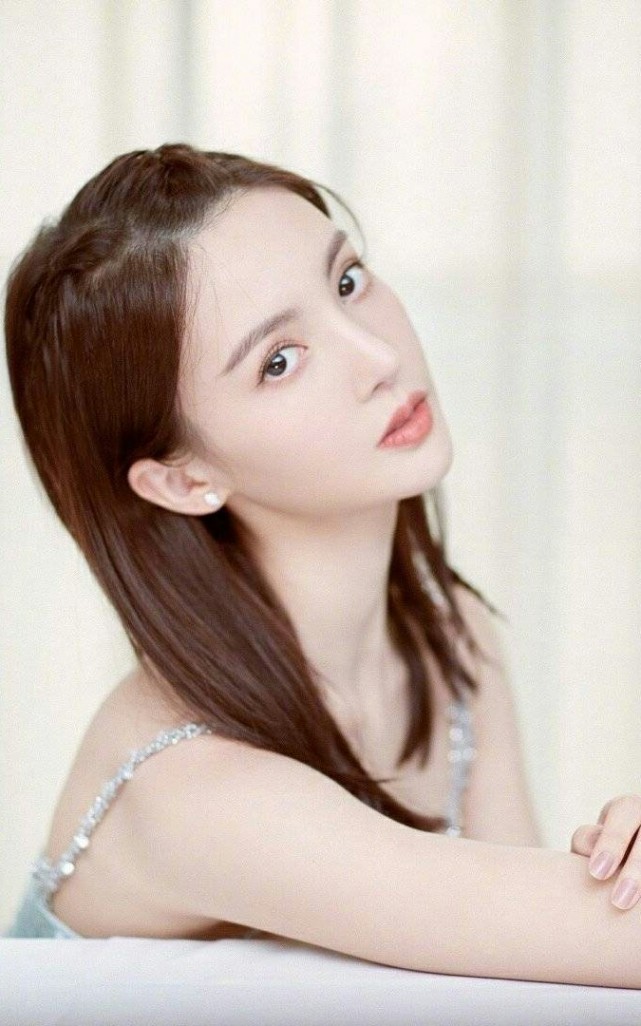 敢爱敢恨的李月牙,该剧播出后收官时,网络播放量已突破8亿,而金晨个人