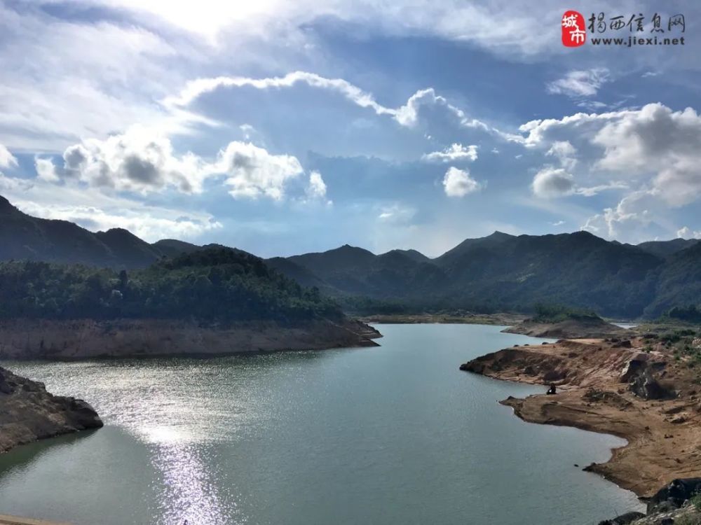 由于连日的干旱,揭西良田河輋水库水位急剧下降.