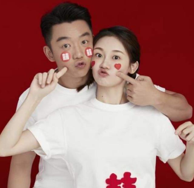郑恺和老婆高调庆祝火锅店开幕,转眼被维权抄袭,网友