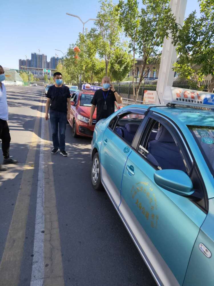 出租车公司全力保障乌鲁木齐站旅客出行