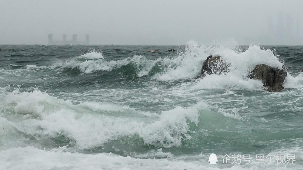 滨城遭遇暴风雨大海波涛汹涌