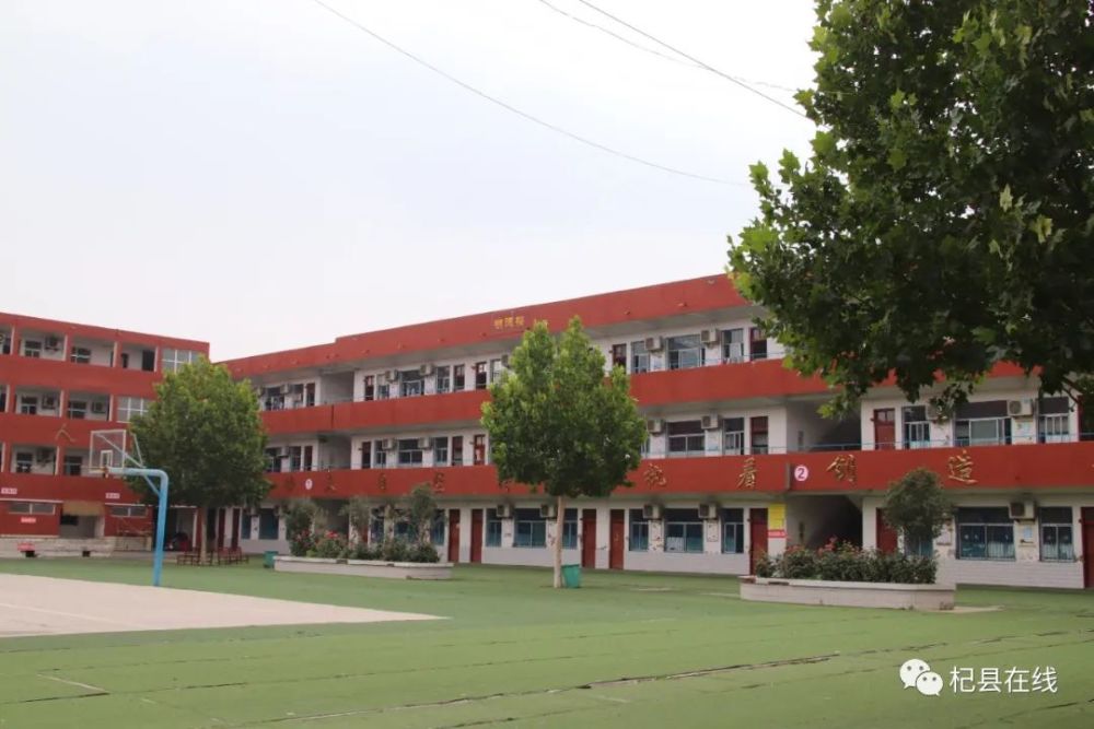 一起进一步了解一下这所学校 杞县金杞学校始建于2002年7月,位于杞县