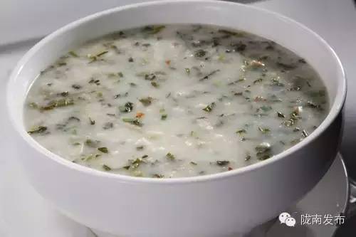 酸菜拌汤.