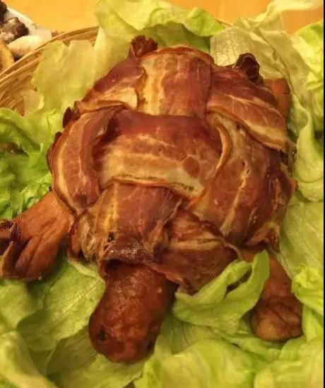 按照今年的猪肉行情来说,这盘乌龟肉一定挺贵吧(来自:搞笑喀喀)