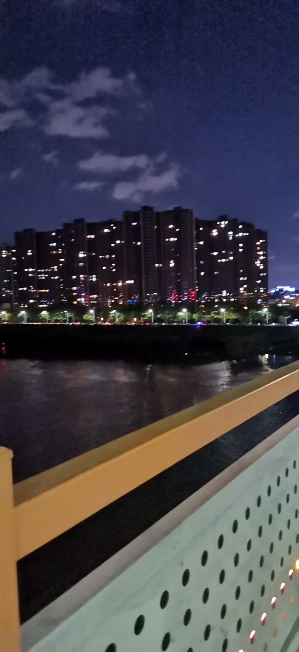 一个人看夜景