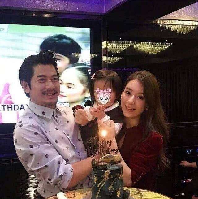 方媛不带郭富城参加游艇派对,在一众网红中气质显高级