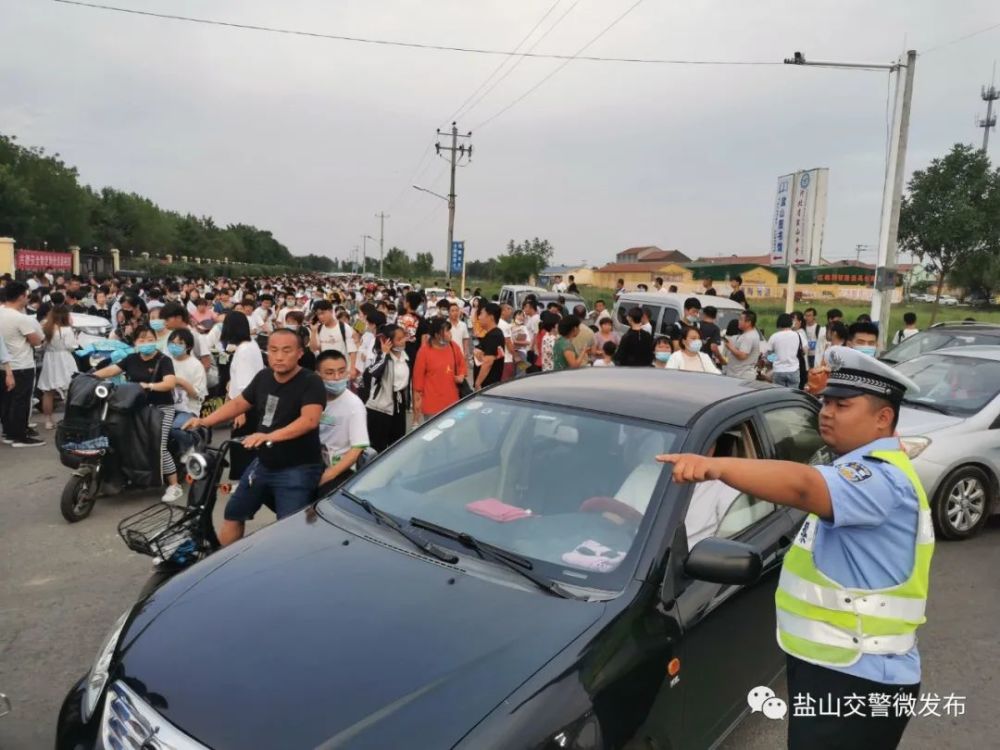 盐山交警全力护航逐梦路