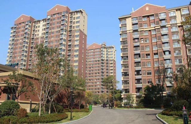 被房子“套牢”二三十年，年轻人失去“3样东西”，真的值得吗？