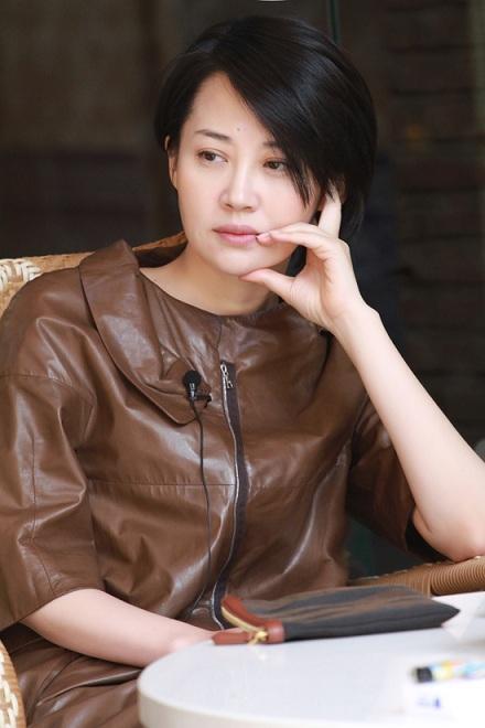 许晴近照曝光身材似少女,曾因王志文报考北电,今51岁仍单身却活得优雅