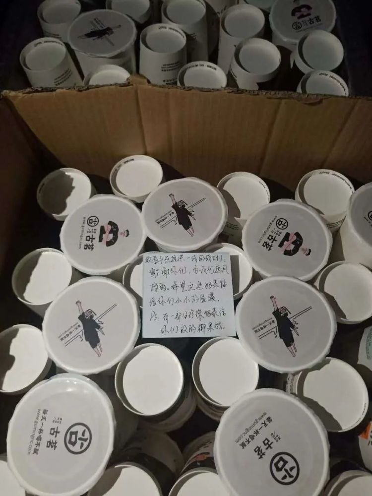 泪目！抗洪一线的暖心瞬间！