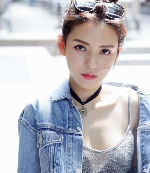 张予曦最新古装大片开播,剧照美得楚楚动人,男主是她的老搭档!