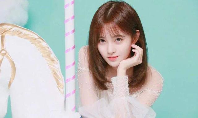 号称"四千年一遇的美女"鞠婧祎,大秀香肩,正面回应黑粉