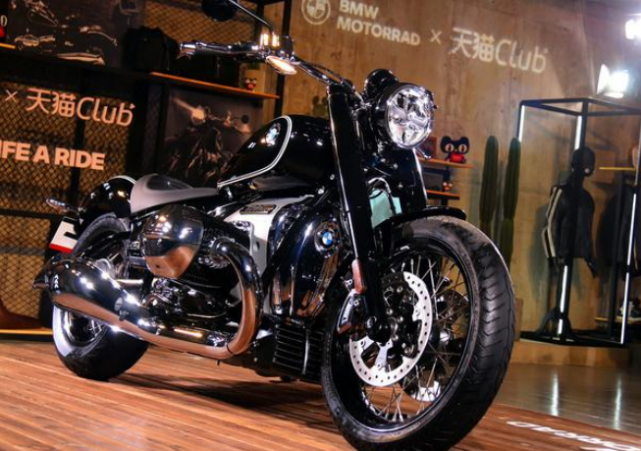 宝马复古摩托车中国首秀,1.8l排量售价28.5万,对标