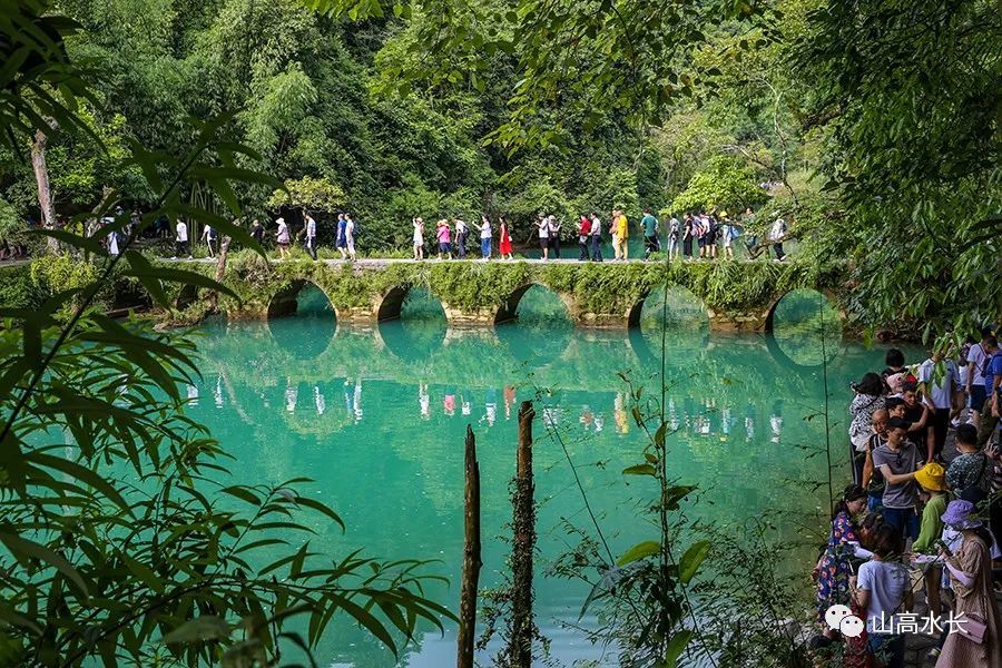 小七孔风景区位于贵州省荔波县城西南部30余公里的群峰之中,景区全长7