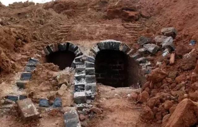 湖北出土1男7女合葬墓,专家看后:快挖!下面有10箱黄金