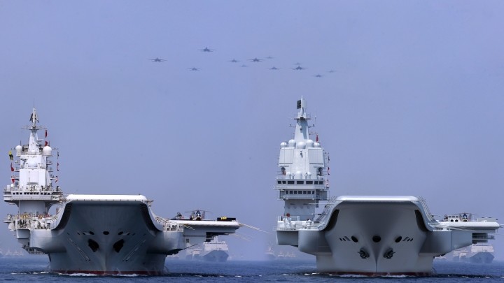 中国海军辽宁舰与山东舰编队想象图