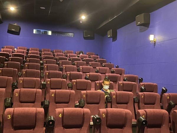 电影院复工后的这位观众,连看四场