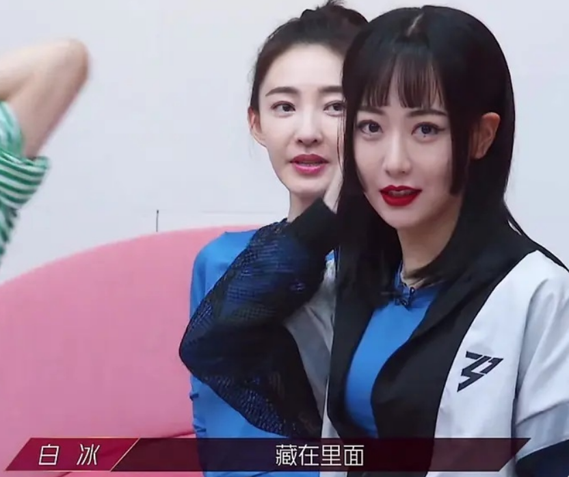 白冰为压过队友太拼,第三次公演换公主切,一不小心美成异域公主
