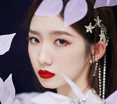 换妆后的孟美岐美爆了！学会这些化妆技巧，你也能闪耀动人