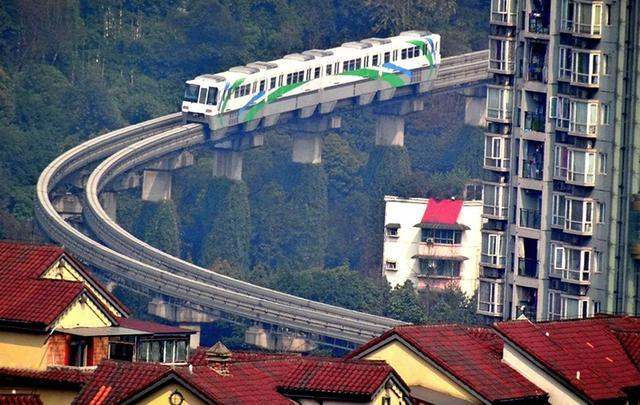 我国最深地铁站接近31层楼高度上班族很无奈从不在这一站下车