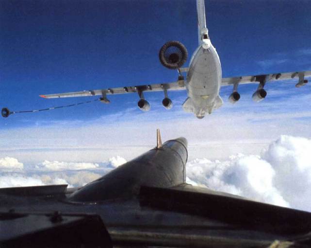美军最强悍的空中加油机开始退役,性能却远超运20