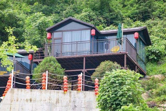 恩施建在悬崖上的酒店翻身都要小心翼翼网友直呼太刺激