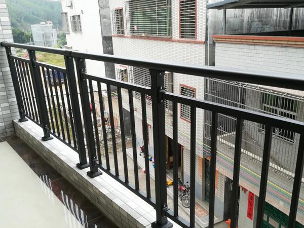 安装阳台护栏有哪些好处?