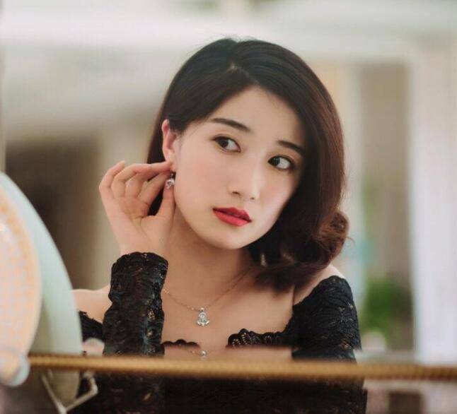 白茹  