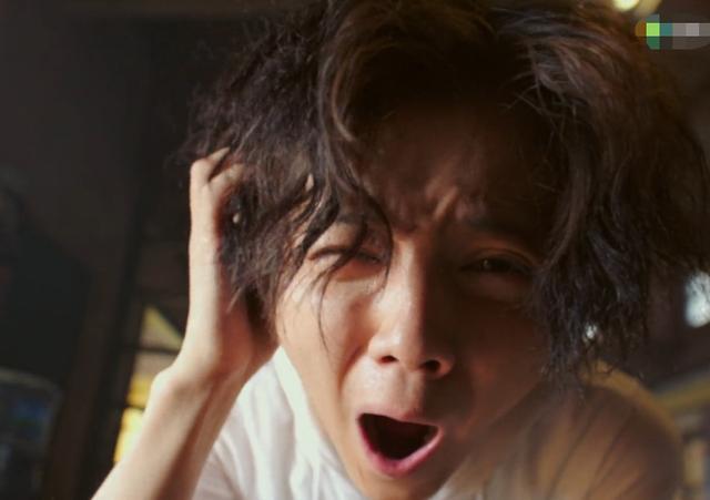 《穿越火线》首播!鹿晗长发黑脸变邋遢大叔,却被吴磊腿毛抢镜