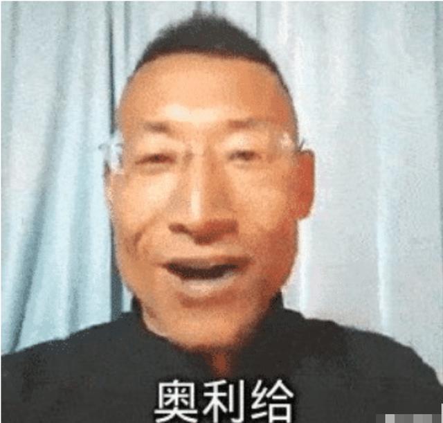 被质疑为疯子,傻子和精神病,网红"奥利给"大叔的另一面人生