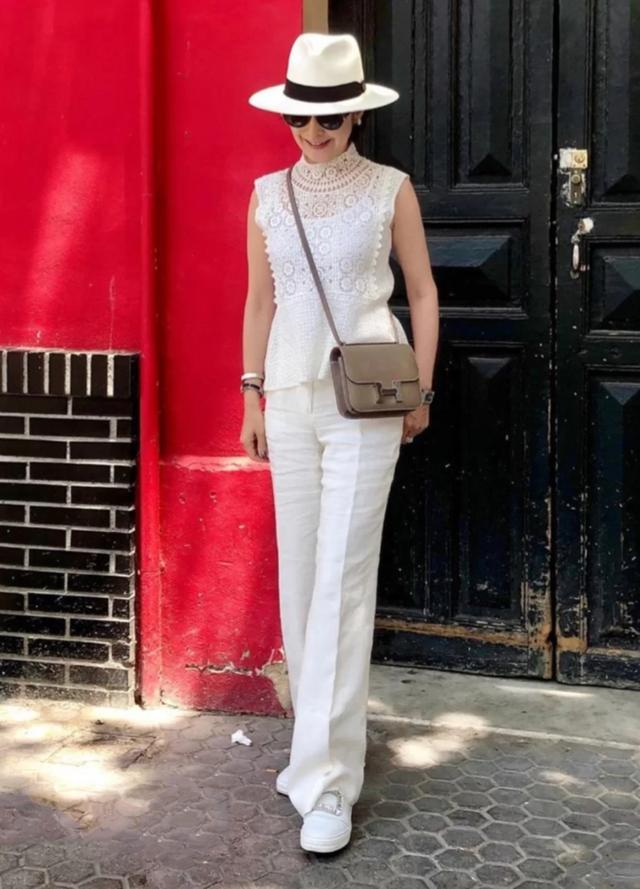 夏日爱戴墨镜和帽子的女人,街头气场更强大,从此告别路人感
