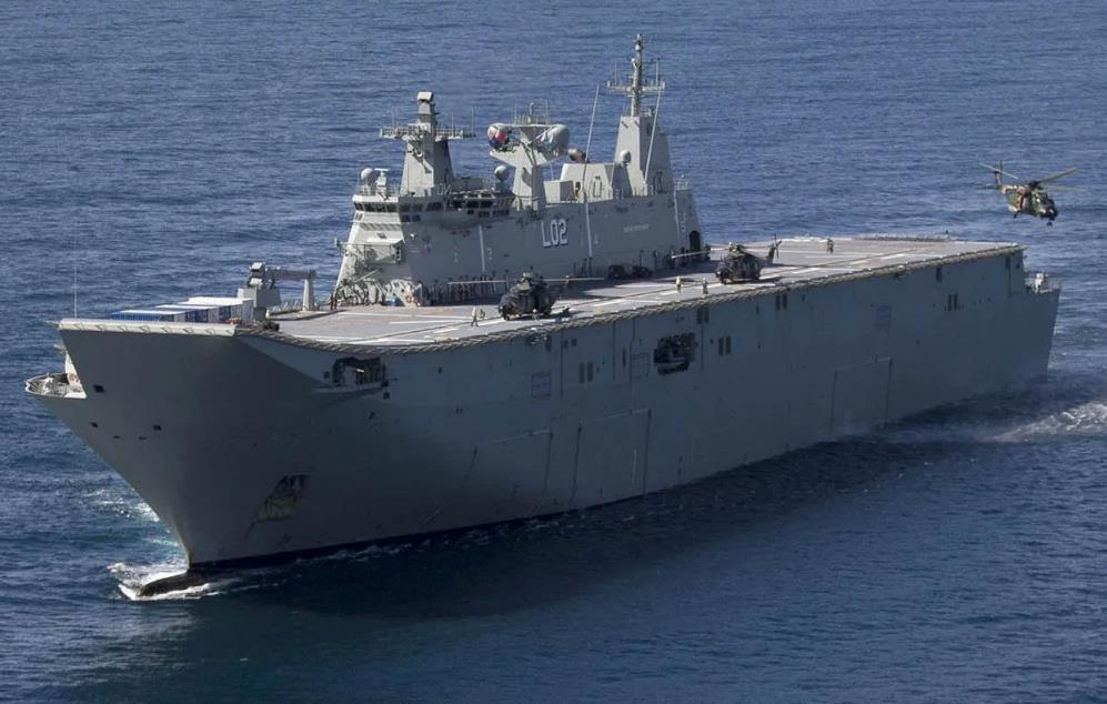 澳大利亚海军4艘舰艇编队进入南海 旗舰堪培拉号两栖攻击舰领衔