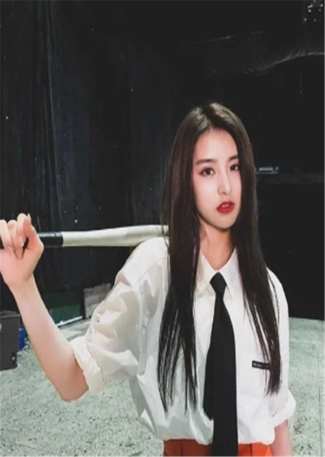 MAC给女星画眼妆，金子涵孟美岐吴宣仪变美，看到赵露思：审美有问题？