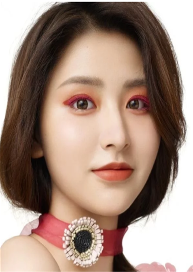 MAC给女星画眼妆，金子涵孟美岐吴宣仪变美，看到赵露思：审美有问题？