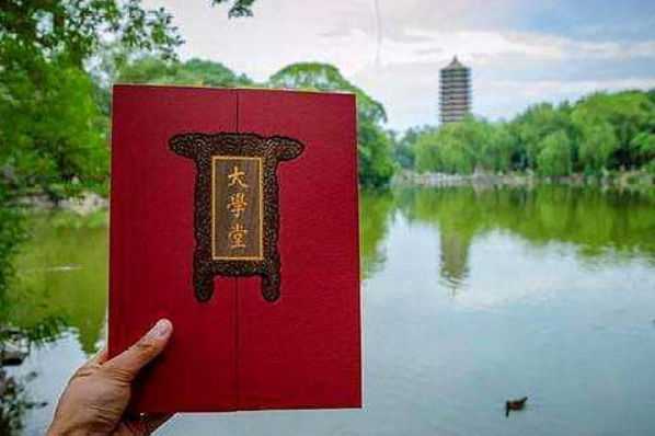 "最美"高校录取通知书刷屏,再看古代的金榜题名,你更