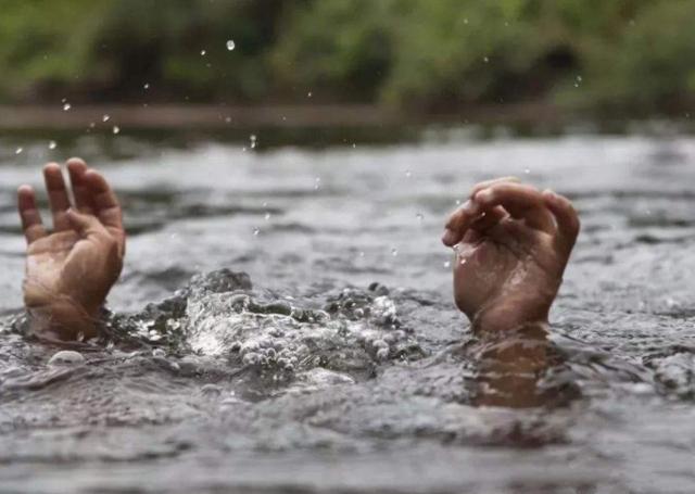 江苏6岁男童游泳馆溺亡,监控曝光诡异一幕:主动走向泳池深处