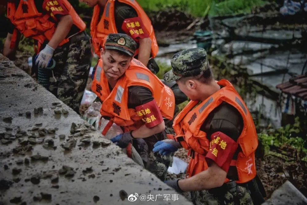 任凭风浪急，子弟兵都是乘风破浪的硬核力量！