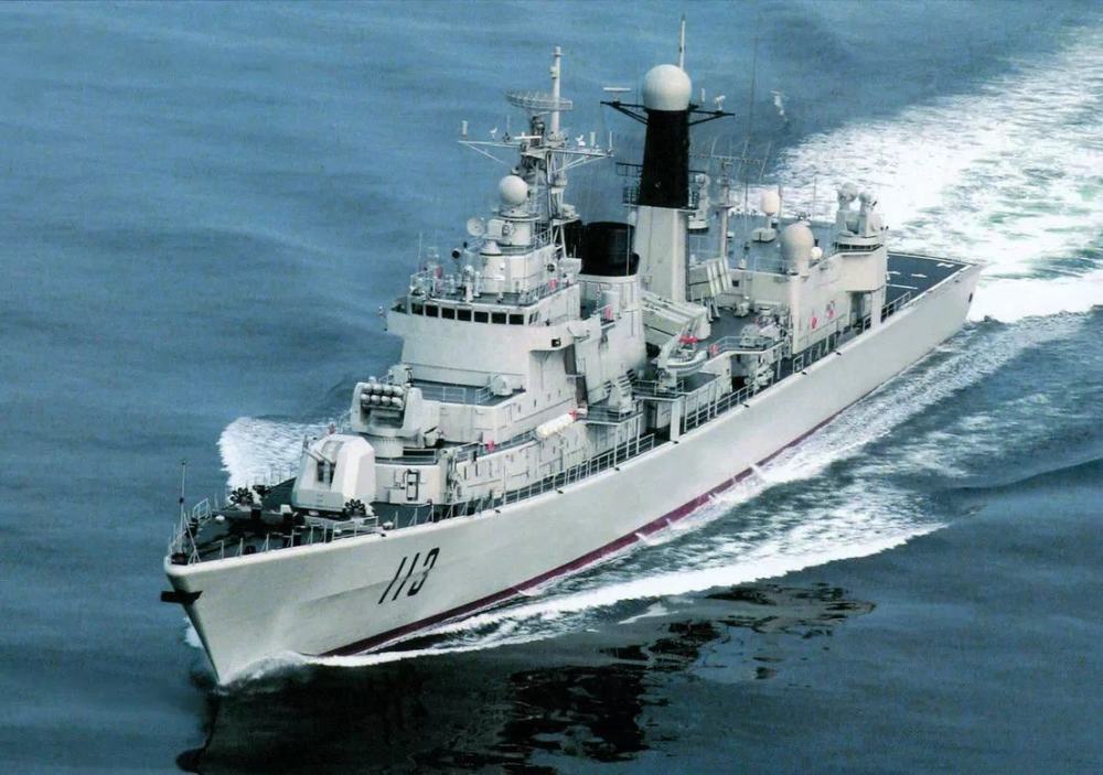 图为中国海军的驱逐舰