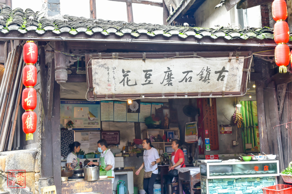 被誉为长江第一旱码头的重庆丰盛古镇美食众多还是个长寿之乡