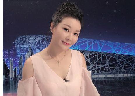 7月17日晚,丁克15年,41岁高龄意外怀孕的前央视主持人王小骞在自己的