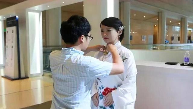 深圳成人娃娃厂疫情期订单翻番，是不断发展的机器人产业的体现