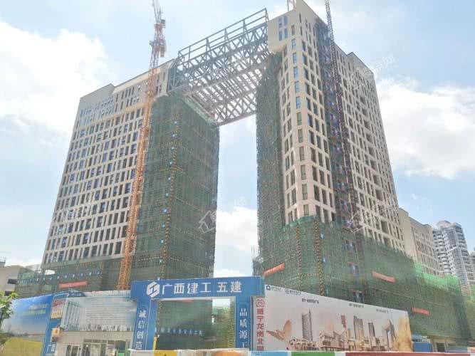 南宁龙岗采风:12大楼盘9所学校,3家威宁邻家广场工程进度走一波