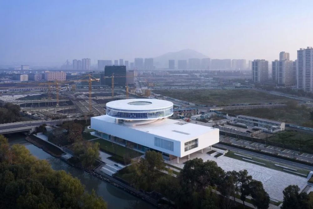 "天圆地方"——杭州智慧网谷小镇的展示中心,多功能公共建筑