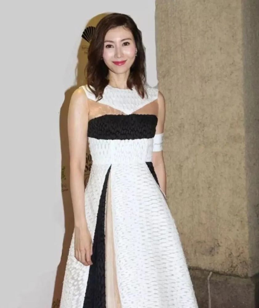 年轻时的李嘉欣有多美? 看完这组照片,才知何谓"一眼万年"