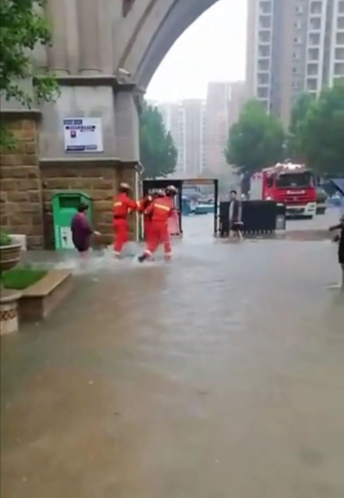 痛心!河南2名女子暴雨中身亡,都是孩子妈妈