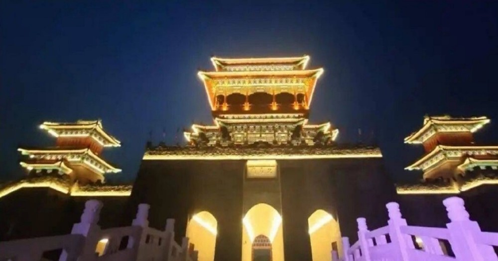 放眼望去,黄华宫,马神庙,延禧寺等等众多景点,尽收眼底,尤其是夜色